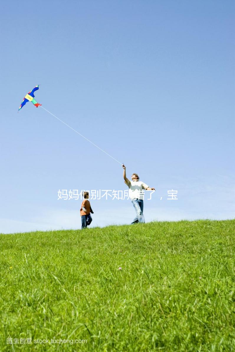 媽媽們別不知所措了，寶寶嗆奶后第一時(shí)間可以這么做