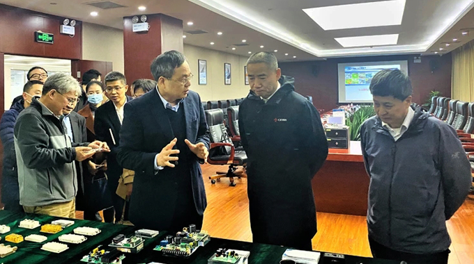工業和信息化部黨組成員、副部長辛國斌蒞臨新葡京平臺微電子調研